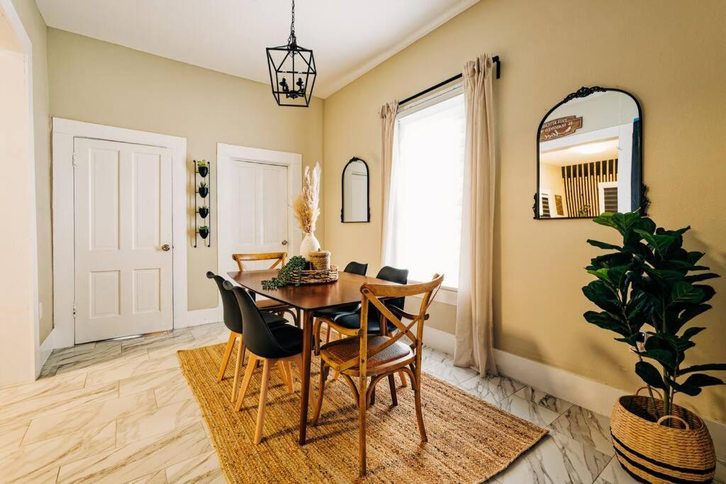 Close To Downtown San Antonio,Tx With Private Backyard And Firepit Bagian luar foto