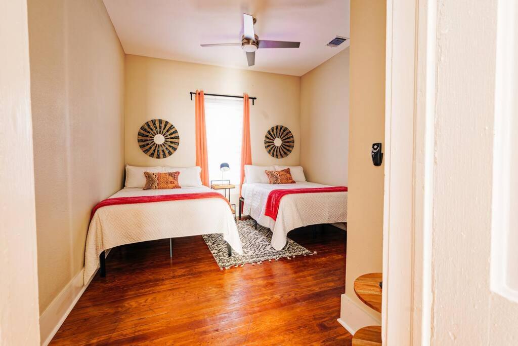 Close To Downtown San Antonio,Tx With Private Backyard And Firepit Bagian luar foto